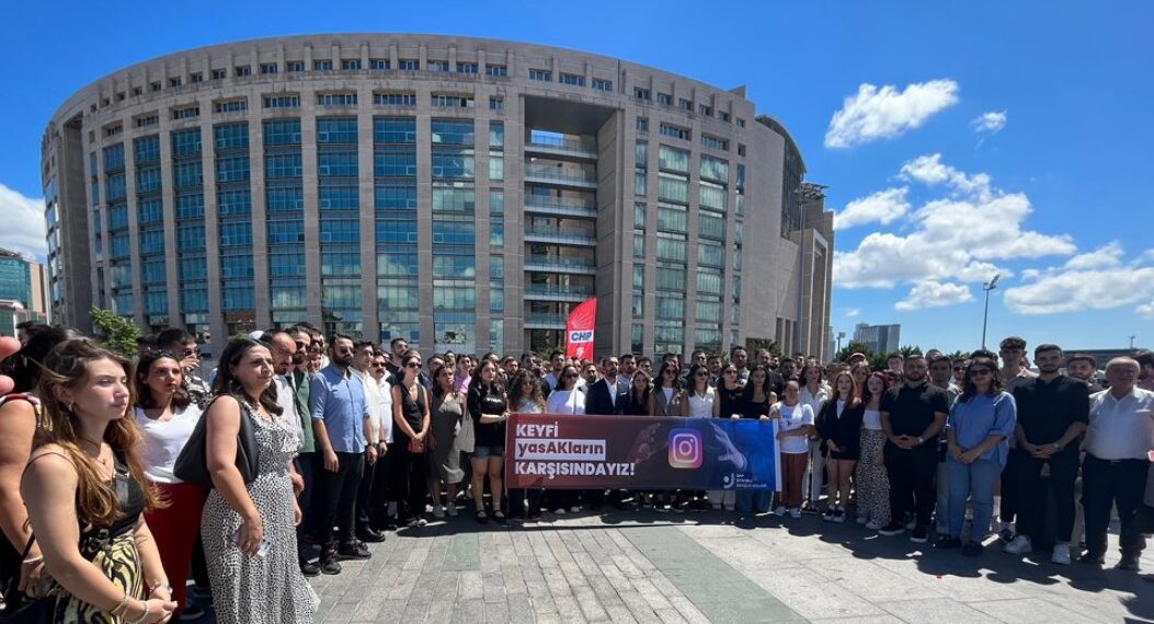 CHP’li gençlerden Instagram eylemi