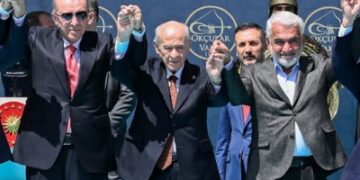 Bahçeli Yapıcıoğlu’nu es geçti, Özel’e ‘kızdı’