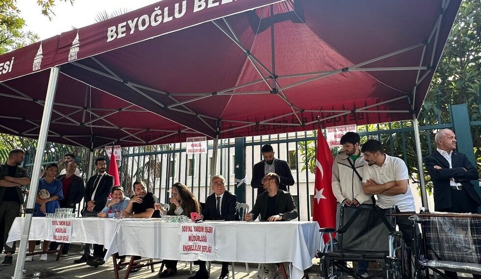 Beyoğlu Belediyesi, sokakta hizmet verdi!