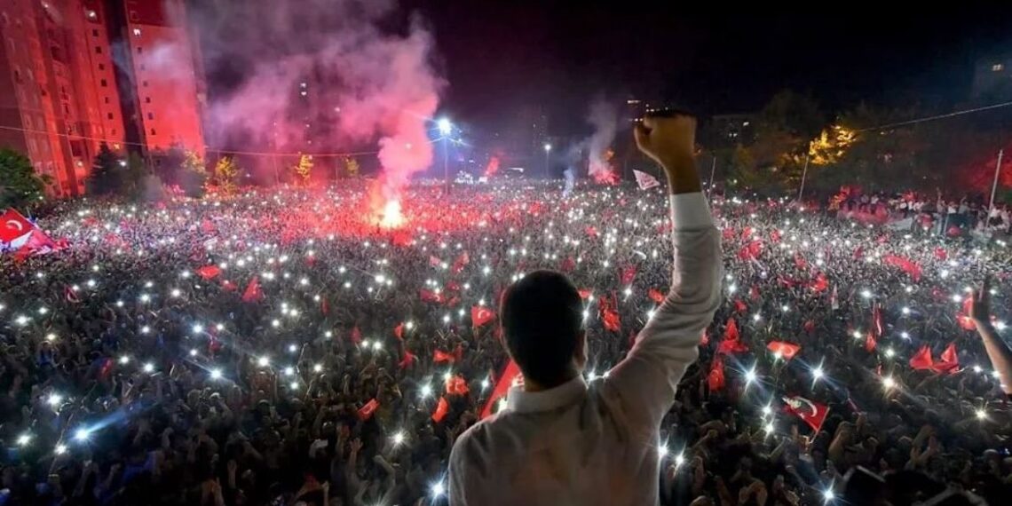 ‘Bu hukuksuzluğa karşı duracak birliğe sahibiz’