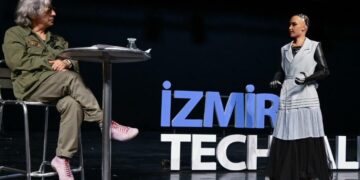 Robot Sophia: Irkçılık insanlığın kolektif ilerlemesini baltalar