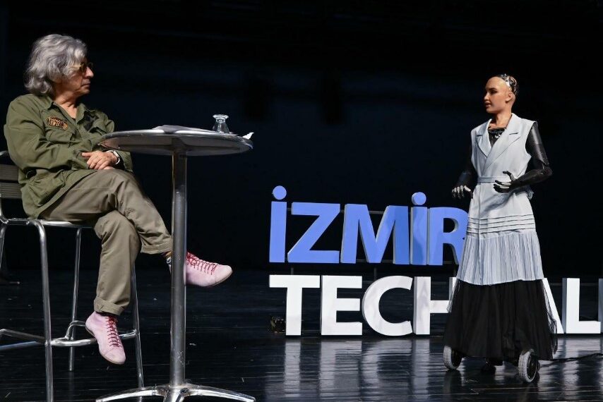 Robot Sophia: Irkçılık insanlığın kolektif ilerlemesini baltalar