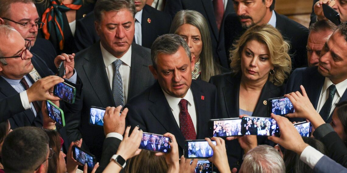 Normalleşme, ayağa kalkma, tokalaşma…