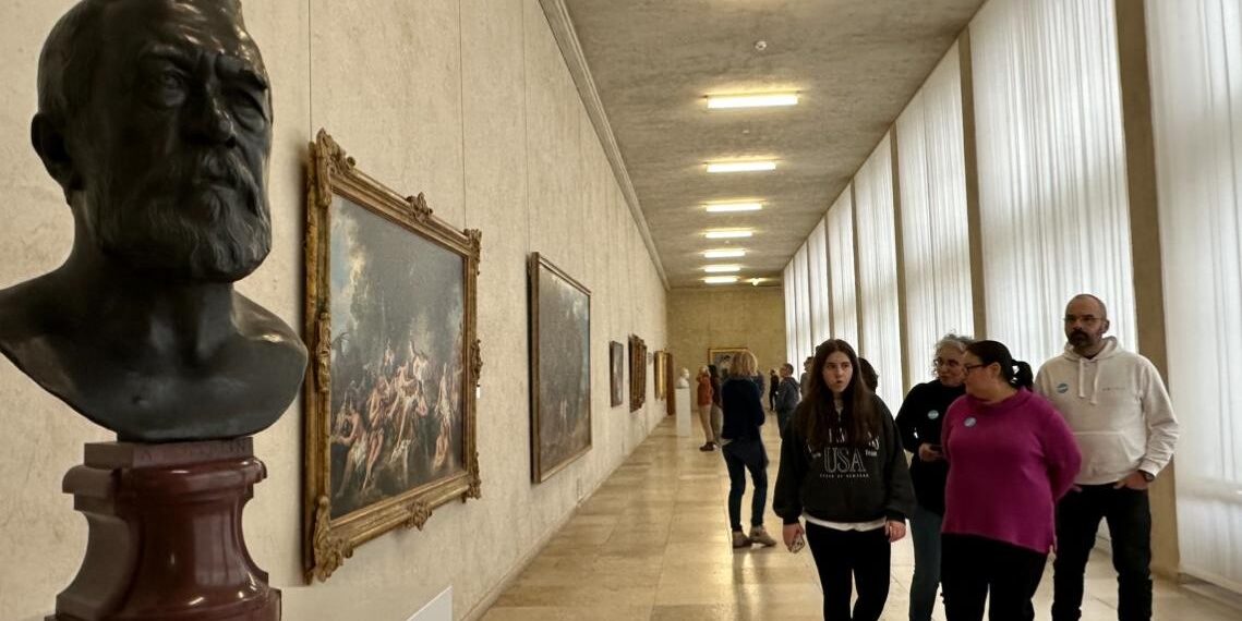 Baş döndüren sanat seçkisi arasında özel bir yolculuk