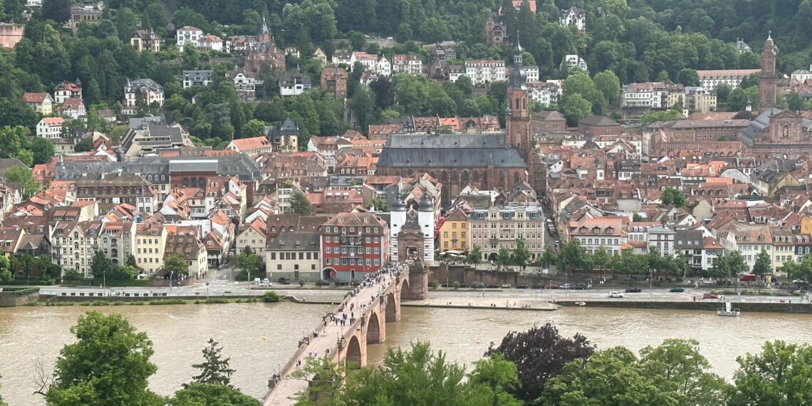 Yılanlı yoldan yürüyün, büyüleyici Heidelberg’i seyredin