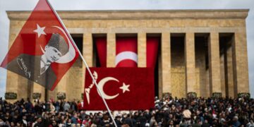 Kimse bu milletin gönlünden silemez